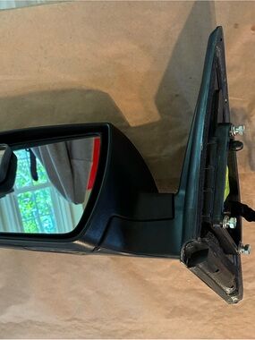 2011-2015 Kia Sorento Power Heated Driver-Side Mirror With Integrated Turn Signa